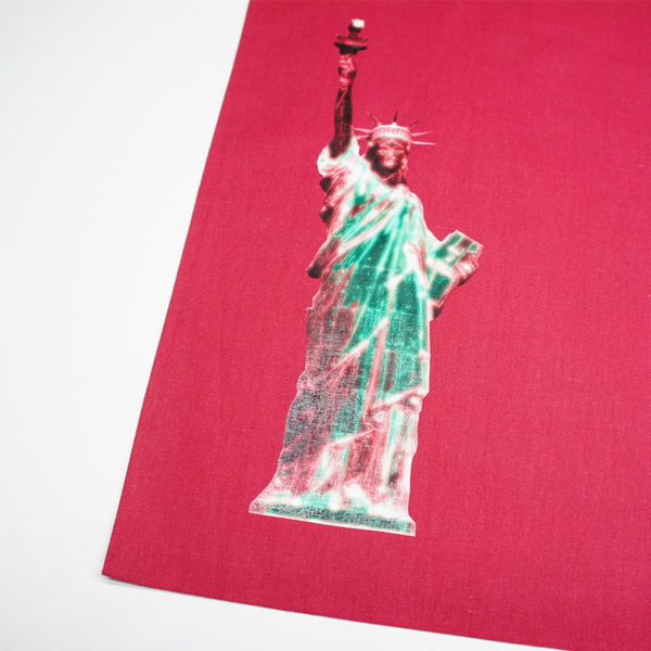 Tragetasche New York Miss Liberty auf dunkelrot – Bild 2