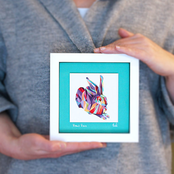 Fine Art Bild mit Rahmen - Hans Hase blau auf rot – Bild 3