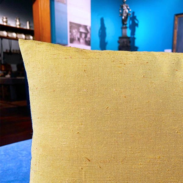 Kissen Hans Hase blau auf grau – Bild 2