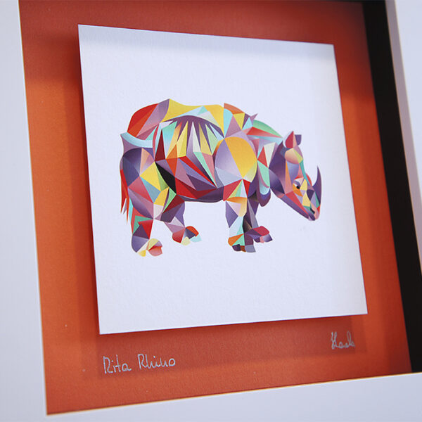 Fine Art Druck mit Rahmen - Rita Rhino grau auf rot – Bild 2